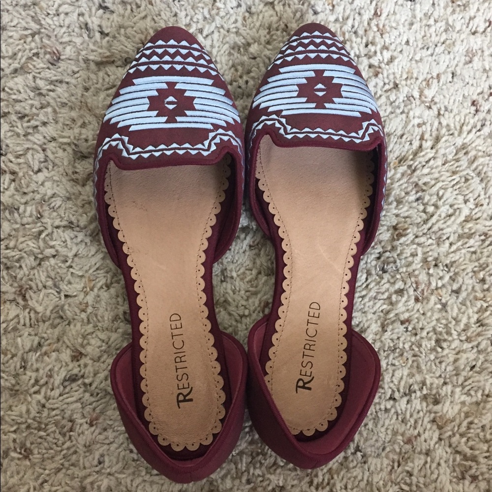 Restricted - Women’s 9 Flats, red pattern